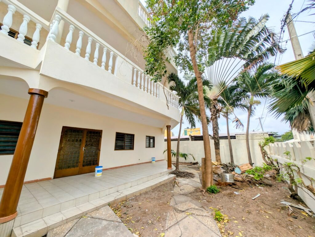 À Vendre : Villa à Réhabiliter à Cotonou