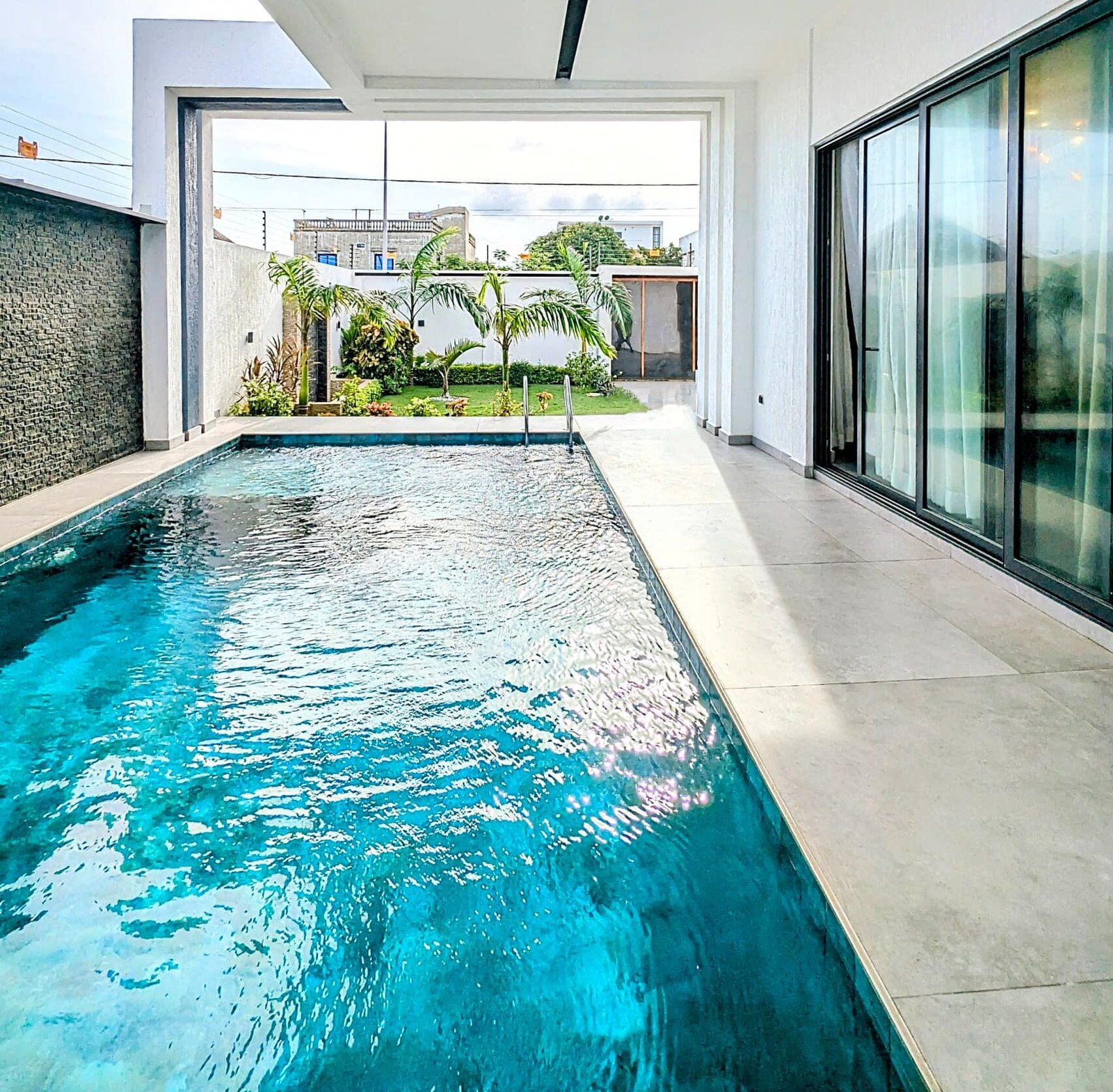 Villa à louer avec piscine à Cotonou