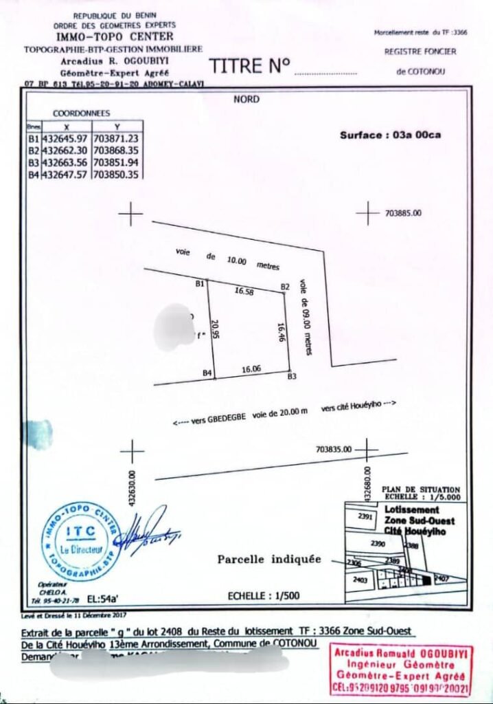 Terrain angle rue Houéyiho